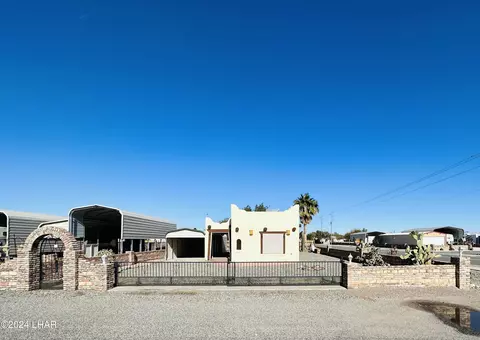 200 N Moon Mountain Ave #1, Quartzsite, AZ 85346
