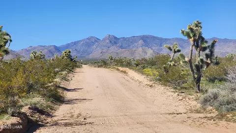 261 S Wagon Trail Rd, Yucca, AZ 86438