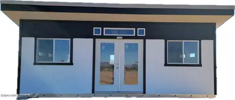 3252 S Dale Evans Rd, Yucca, AZ 86438