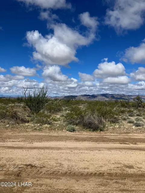 6 S 7b S Dateland Rd, Yucca, AZ 86438