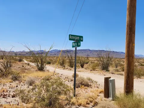 14279 Anegam Rd, Yucca, AZ 86438