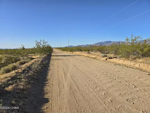3387 S Custer Rd, Yucca, AZ 86438