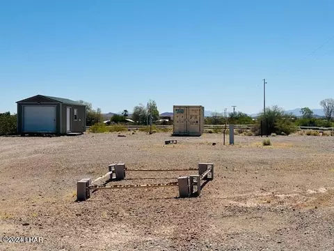 28652 Mule Ln, Bouse, AZ 85325