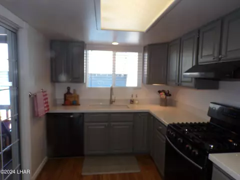 Kitchen - 44351 Main St, Bouse, AZ 85325 photo 3 of 9