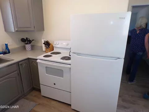 Kitchen - 44351 Main St, Bouse, AZ 85325 photo 6 of 9