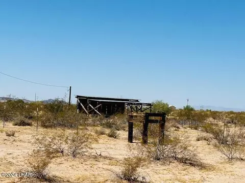 32156 Avenue 41 E, Bouse, AZ 85325 photo 2