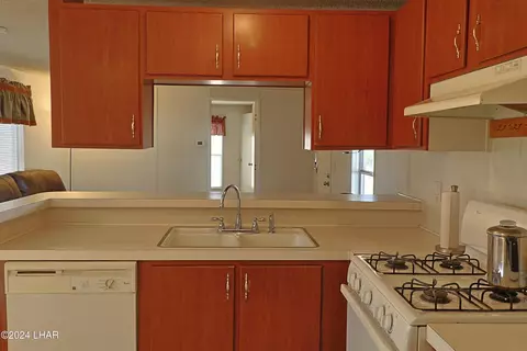 Kitchen - 27625 Frame Ave, Bouse, AZ 85325 photo 5 of 7