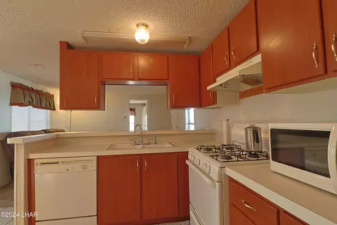 Kitchen - 27625 Frame Ave, Bouse, AZ 85325 photo 7 of 7