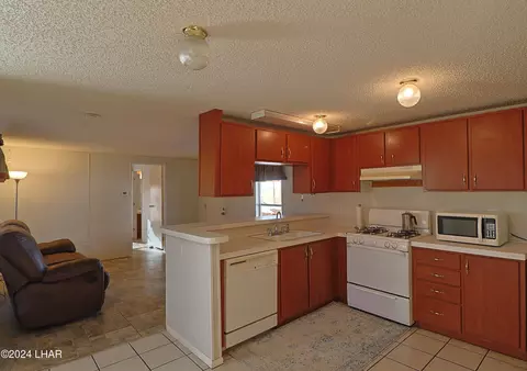 Kitchen - 27625 Frame Ave, Bouse, AZ 85325 photo 2 of 7