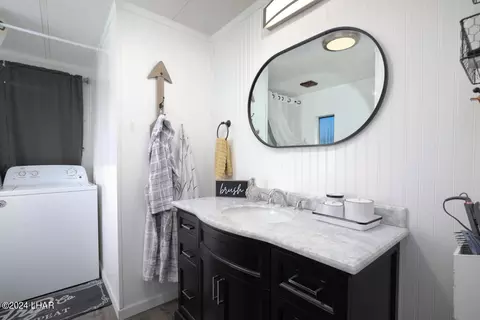Bath - 414 E Riverfront Dr, Parker, AZ 85344 photo 1 of 2