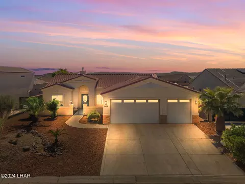 2074 Valor Dr, Fort Mohave, AZ 86426