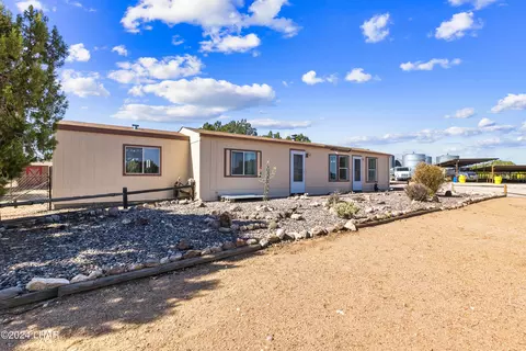 Exterior - 11104 E Blue Dog Ranch Rd, Kingman, AZ 86401 photo 4 of 14