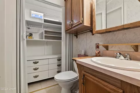 Bath - 11104 E Blue Dog Ranch Rd, Kingman, AZ 86401 photo 3 of 4