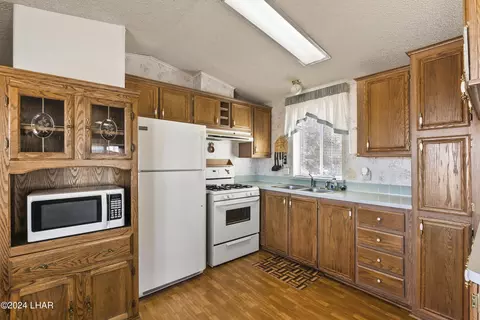 Kitchen - 11104 E Blue Dog Ranch Rd, Kingman, AZ 86401 photo 2 of 2