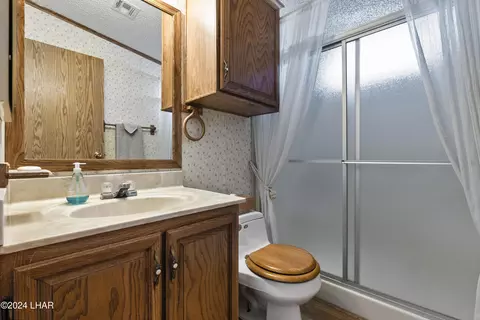 Bath - 11104 E Blue Dog Ranch Rd, Kingman, AZ 86401 photo 1 of 4