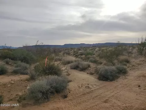 10018 Apache Rd, Yucca, AZ 86438 photo 16