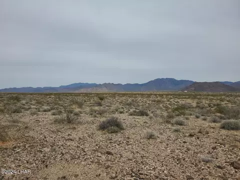 10018 Apache Rd, Yucca, AZ 86438 photo 13