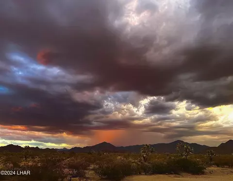 10018 Apache Rd, Yucca, AZ 86438 photo 5