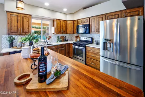1070 Rolling Hills Dr, Lake Havasu City, AZ 86406