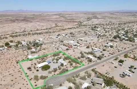 42769 Winema Dr, Bouse, AZ 85325