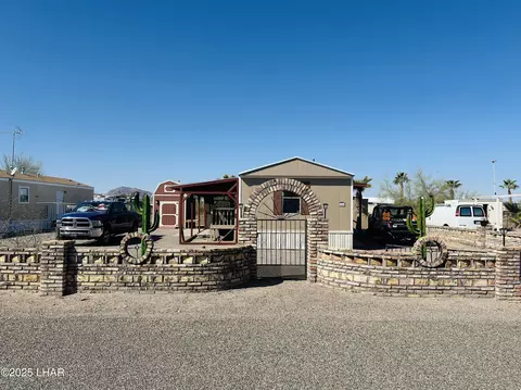 200 N Moon Mountain Ave #18, Quartzsite, AZ 85346