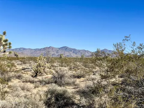 540 S Wild Bill Rd, Yucca, AZ 86438