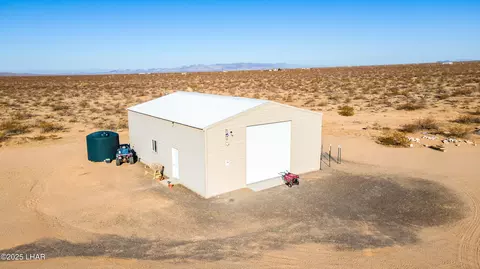 19325 S Dale Evans Rd, Yucca, AZ 86438