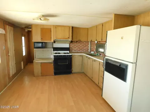 Kitchen - 47752 Quail Walk Ln, Bouse, AZ 85325 photo 1 of 3