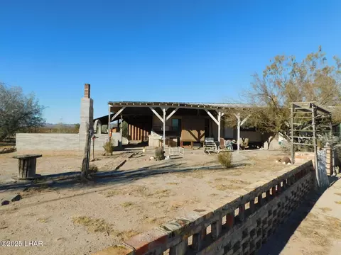 Exterior - 47752 Quail Walk Ln, Bouse, AZ 85325 photo 2 of 8