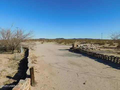 Exterior - 47752 Quail Walk Ln, Bouse, AZ 85325 photo 8 of 8