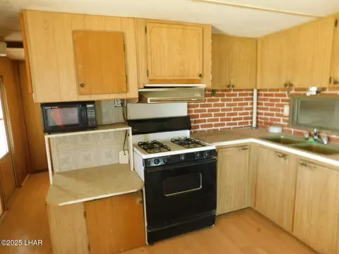 Kitchen - 47752 Quail Walk Ln, Bouse, AZ 85325 photo 3 of 3
