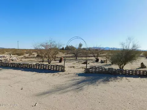 Exterior - 47752 Quail Walk Ln, Bouse, AZ 85325 photo 7 of 8