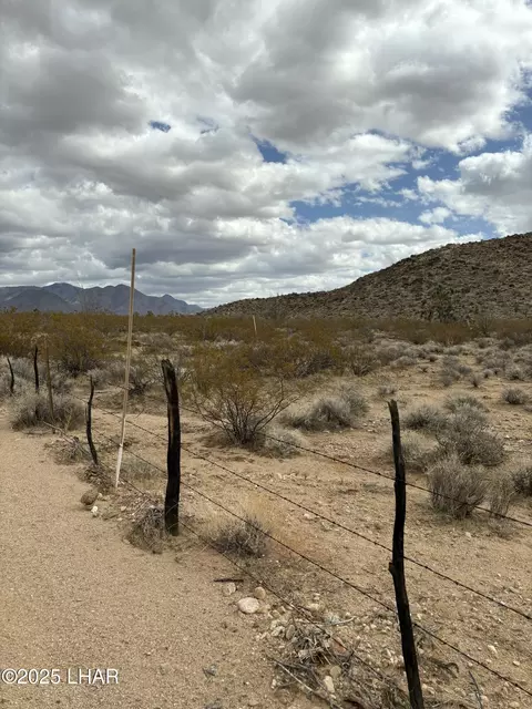 019 Oscar Dr, Yucca, AZ 86438