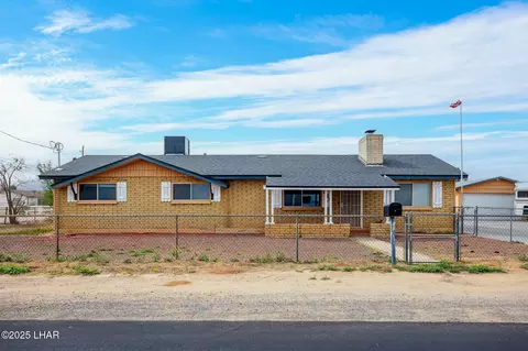 Exterior - 3030 E Gordon Dr, Kingman, AZ 86409 photo 2 of 14