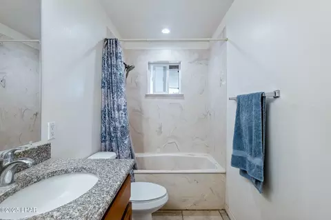Bath - 3030 E Gordon Dr, Kingman, AZ 86409 photo 5 of 7