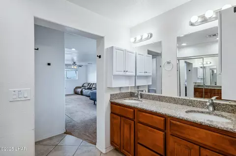 Bath - 3030 E Gordon Dr, Kingman, AZ 86409 photo 4 of 7