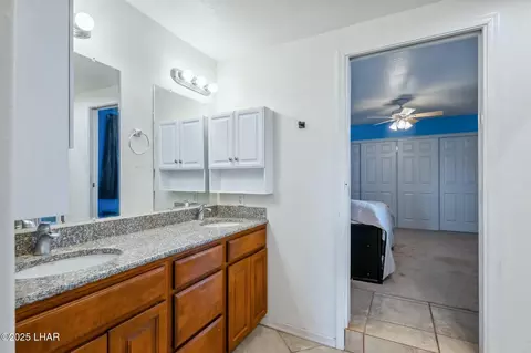 Bath - 3030 E Gordon Dr, Kingman, AZ 86409 photo 2 of 7