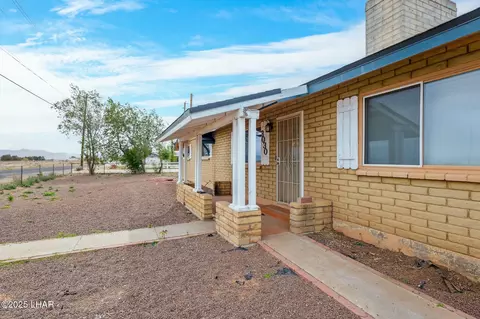 Exterior - 3030 E Gordon Dr, Kingman, AZ 86409 photo 3 of 14