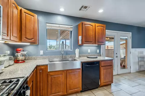 Kitchen - 3030 E Gordon Dr, Kingman, AZ 86409 photo 5 of 5