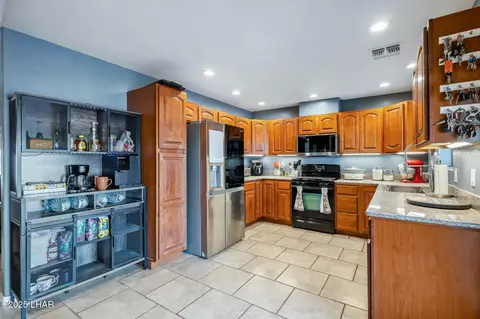Kitchen - 3030 E Gordon Dr, Kingman, AZ 86409 photo 2 of 5