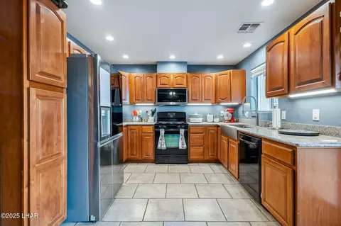 Kitchen - 3030 E Gordon Dr, Kingman, AZ 86409 photo 1 of 5