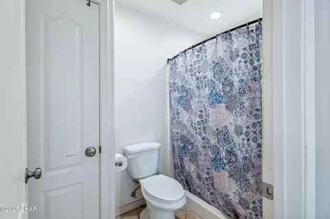 Bath - 3030 E Gordon Dr, Kingman, AZ 86409 photo 1 of 7