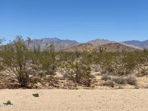 812 Stagecoach Trl, Yucca, AZ 86438