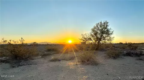16140 S Shep Ln, Yucca, AZ 86438