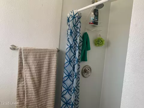 Bath - 9122 Riverside Drive Dr, Parker, AZ 85344 photo 2 of 4