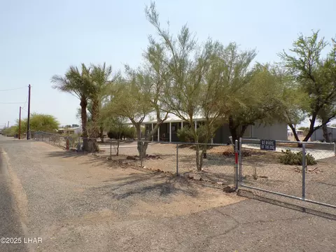 Exterior - 44112 Ocotillo St, Bouse, AZ 85325 photo 2 of 22