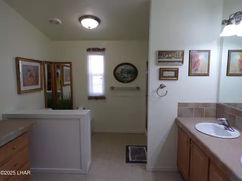 Bath - 44112 Ocotillo St, Bouse, AZ 85325 photo 4 of 10