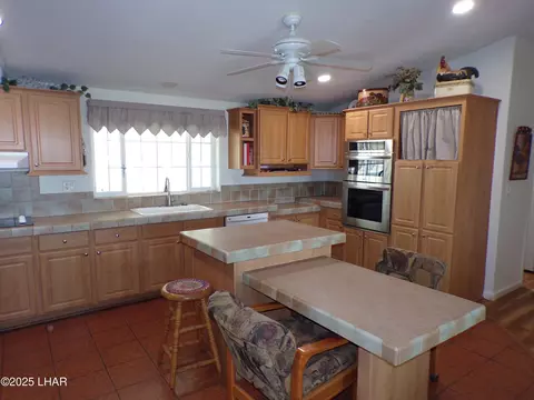 Kitchen - 44112 Ocotillo St, Bouse, AZ 85325 photo 7 of 9