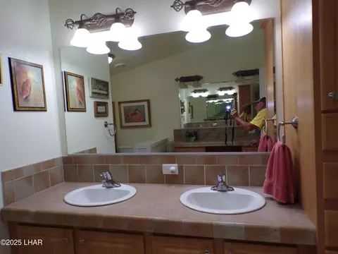 Bath - 44112 Ocotillo St, Bouse, AZ 85325 photo 5 of 10