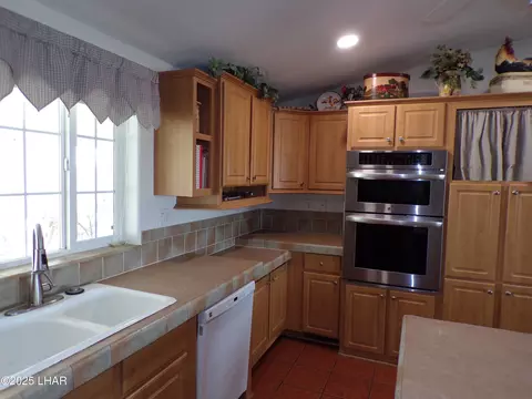 Kitchen - 44112 Ocotillo St, Bouse, AZ 85325 photo 4 of 9